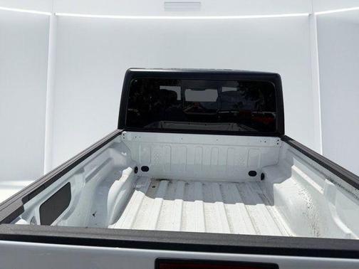 Bright White Clearcoat 2025 Jeep Gladiator Mojave