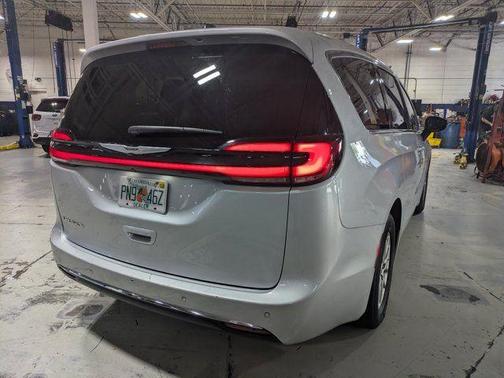 2024 Chrysler Pacifica Touring-L