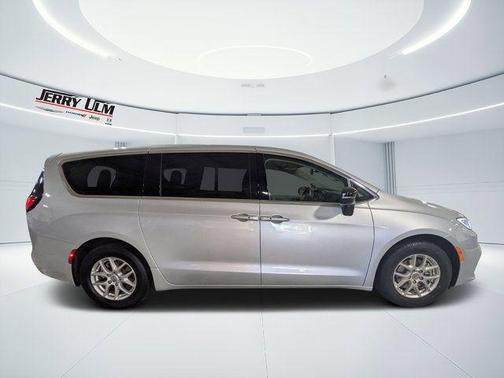 2024 Chrysler Pacifica Touring-L