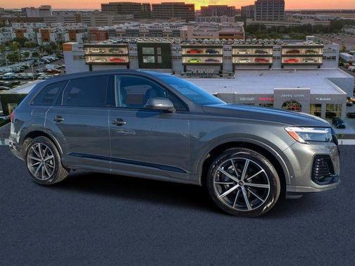 2025 Audi Q7 45 Premium Plus