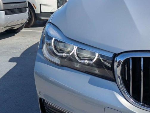 Glacier Silver Metallic 2019 BMW 740 i