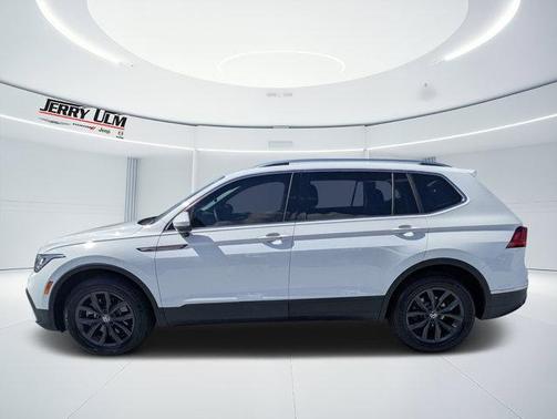 Pure White 2024 Volkswagen Tiguan 2.0T SE