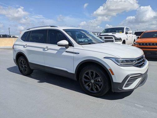 Pure White 2024 Volkswagen Tiguan 2.0T SE