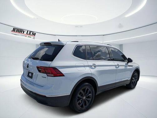 Pure White 2024 Volkswagen Tiguan 2.0T SE