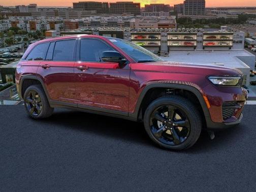 2025 Jeep Grand Cherokee Laredo