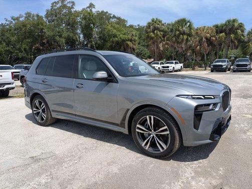 Gray Metallic 2023 BMW X7 xDrive40i