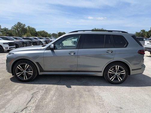 Gray Metallic 2023 BMW X7 xDrive40i
