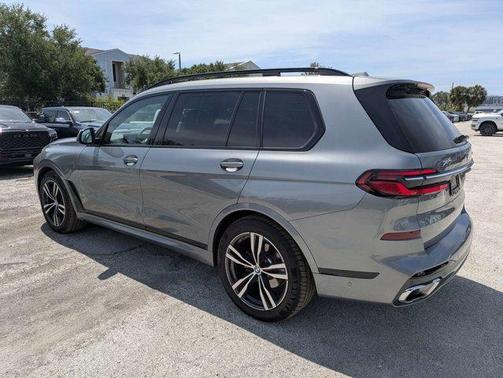 Gray Metallic 2023 BMW X7 xDrive40i