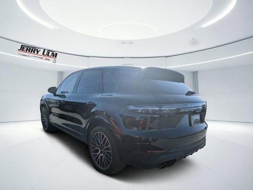 2023 Porsche Cayenne Base (Tiptronic)