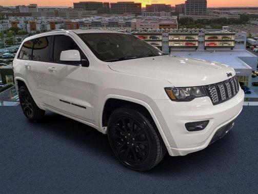 Bright White Clearcoat 2022 Jeep Grand Cherokee WK Laredo
