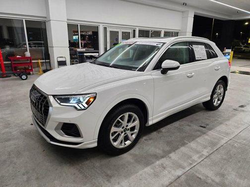 Ibis White 2023 Audi Q3 40 Premium