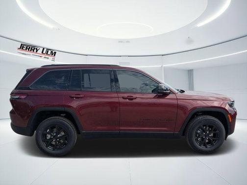 Velvet Red Pearlcoat 2026 Jeep Grand Cherokee Laredo
