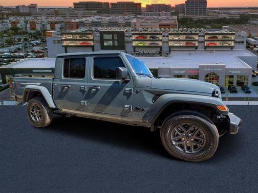 2025 Jeep Gladiator Sport
