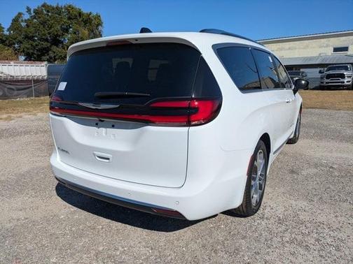 2026 Chrysler Pacifica Pinnacle