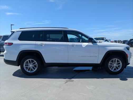 2023 Jeep Grand Cherokee L Laredo 4x2