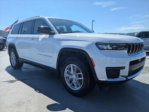 2023 Jeep Grand Cherokee L Laredo 4x2