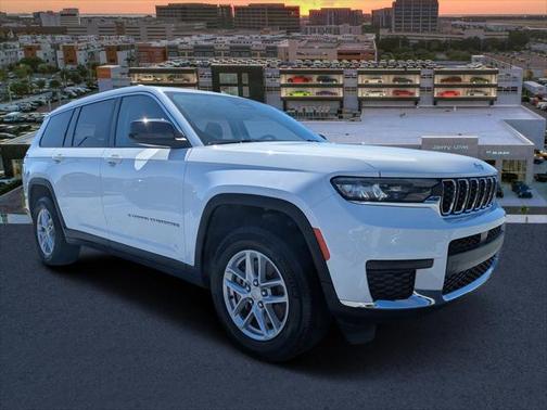 2023 Jeep Grand Cherokee L Laredo 4x2