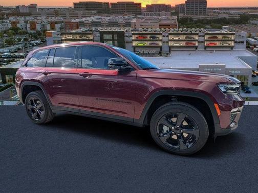 Velvet Red Pearlcoat 2025 Jeep Grand Cherokee Limited