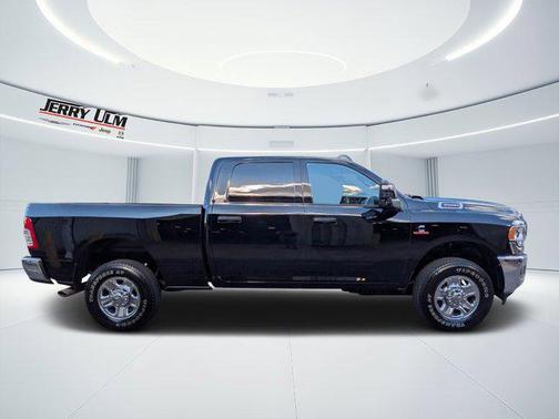 2024 RAM 3500 Tradesman Crew Cab 4x4 64' Box
