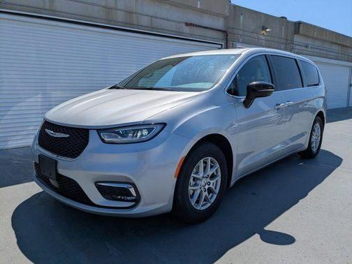 2024 Chrysler Pacifica Touring-L