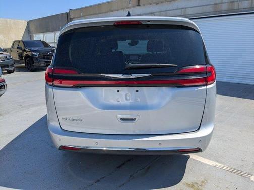 Silver Mist Clearcoat 2024 Chrysler Pacifica Touring-L