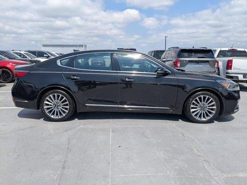 Aurora Black 2017 Kia Cadenza Premium