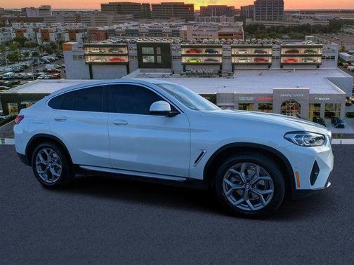 2024 BMW X4 xDrive30i