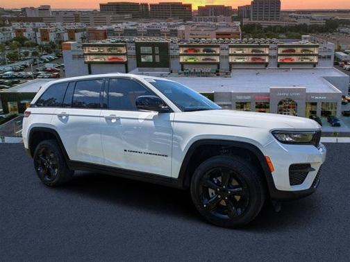 2025 Jeep Grand Cherokee Laredo