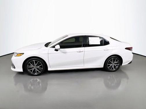 2023 Toyota Camry Hybrid XLE