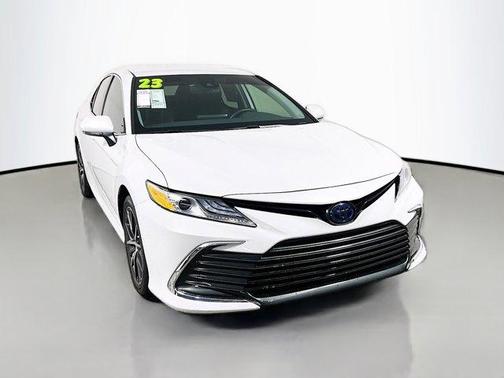 2023 Toyota Camry Hybrid XLE