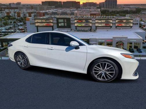 2023 Toyota Camry Hybrid XLE