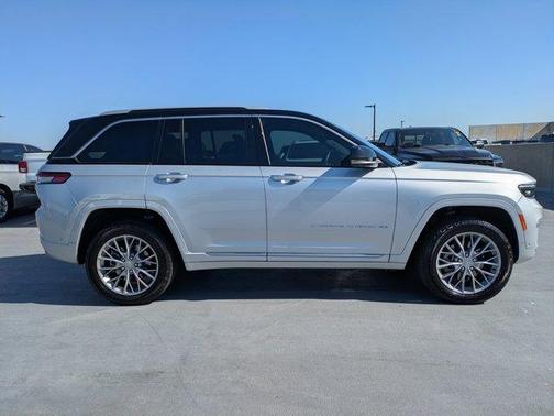 Silver Zynith 2022 Jeep Grand Cherokee 4xe Summit