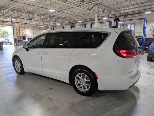 Bright White Clearcoat 2023 Chrysler Pacifica Touring-L