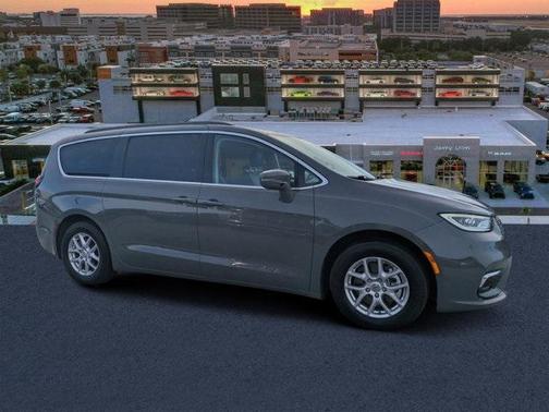 2022 Chrysler Pacifica Touring-L