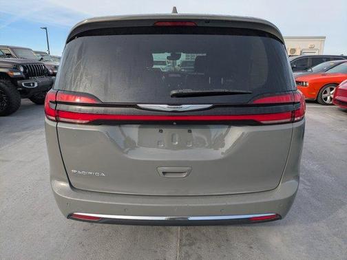 2022 Chrysler Pacifica Touring-L