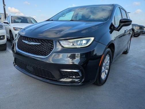 2023 Chrysler Pacifica Touring-L