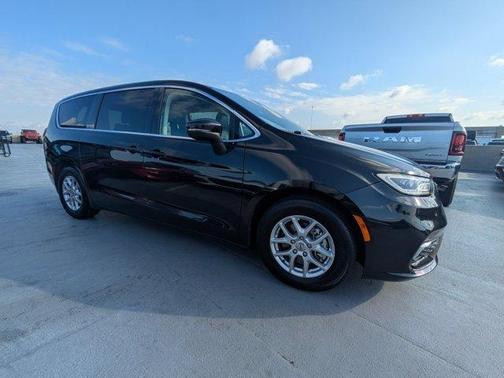 2023 Chrysler Pacifica Touring-L