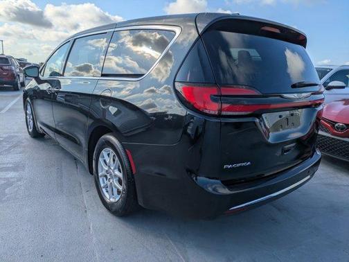 2023 Chrysler Pacifica Touring-L