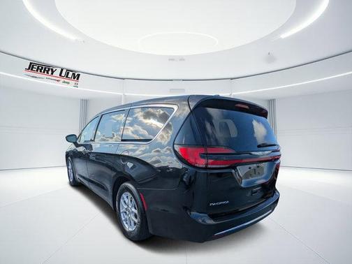 2023 Chrysler Pacifica Touring-L
