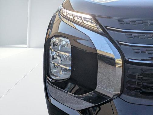 2023 Mitsubishi Outlander ES