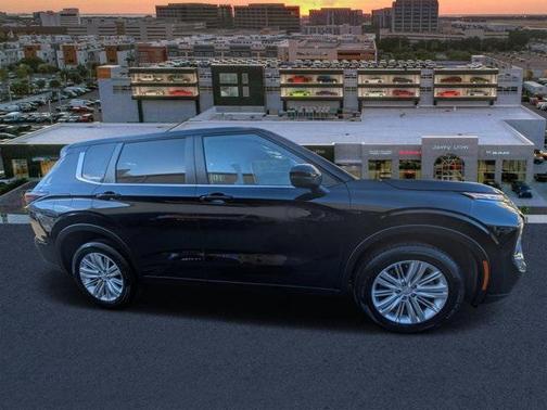 2023 Mitsubishi Outlander ES