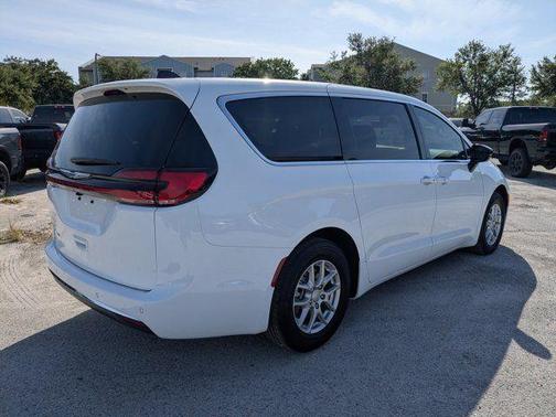 Bright White Clearcoat 2026 Chrysler Pacifica Select
