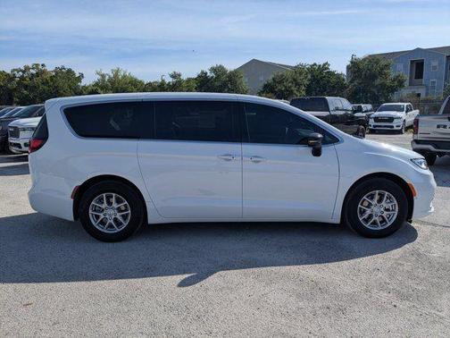 Bright White Clearcoat 2026 Chrysler Pacifica Select