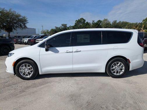 Bright White Clearcoat 2026 Chrysler Pacifica Select