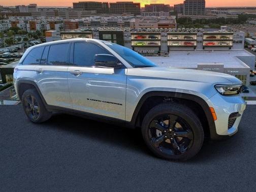 2025 Jeep Grand Cherokee Laredo