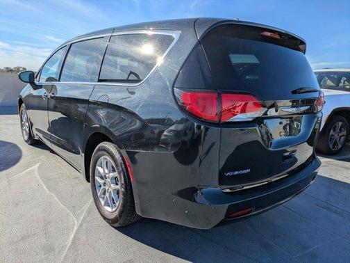 2023 Chrysler Voyager LX