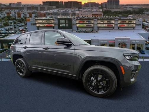2025 Jeep Grand Cherokee Laredo