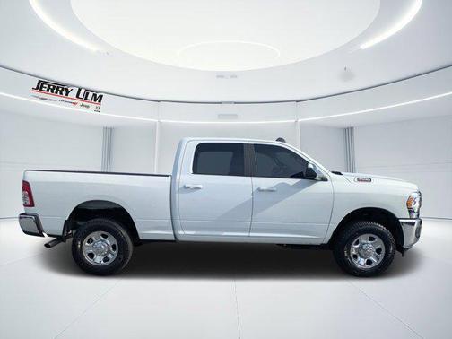 2022 RAM 3500 Big Horn Crew Cab 4x4 64' Box