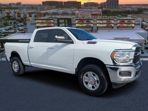 2022 RAM 3500 Big Horn Crew Cab 4x4 64' Box