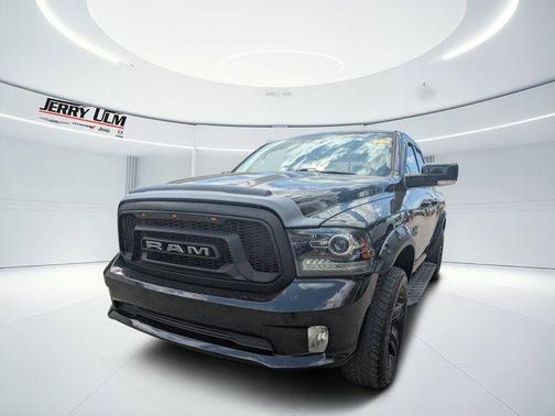 Brilliant Black Crystal Pearlcoat 2018 RAM 1500 Sport